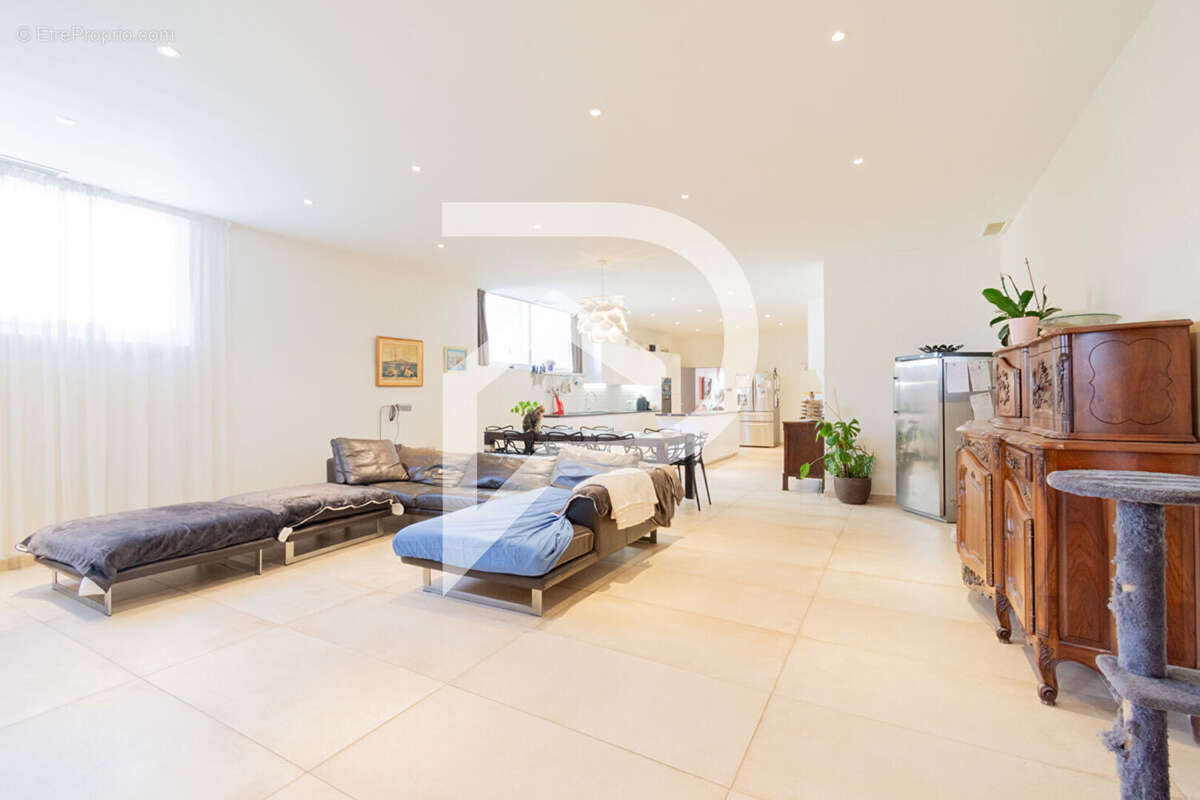 Appartement à MARSEILLE-5E