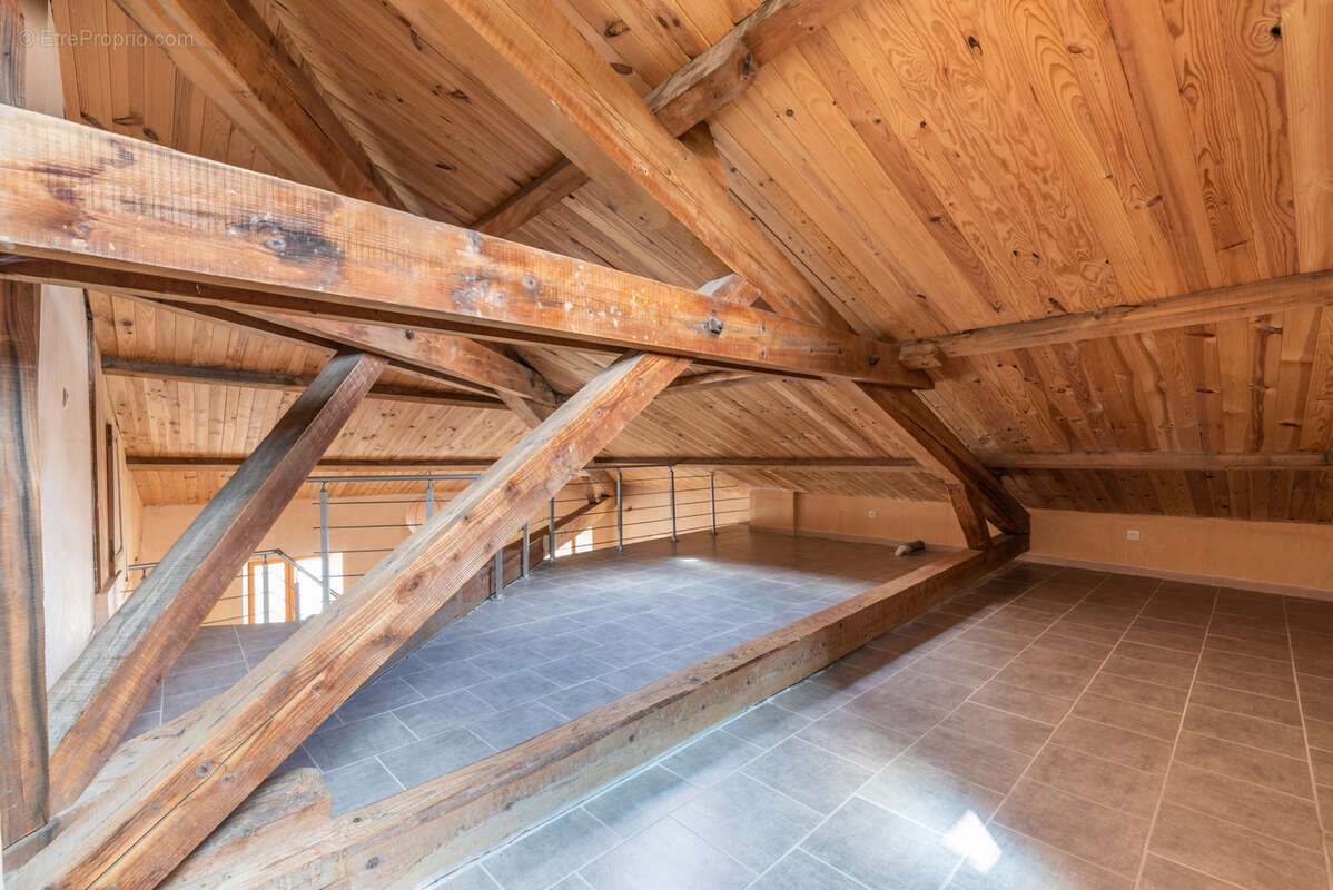 Appartement à CRAPONNE-SUR-ARZON