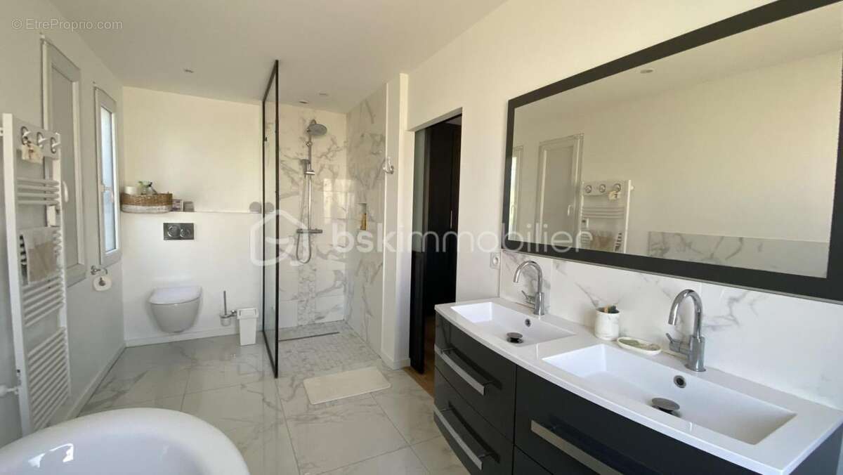 VERTOU/BEAUTOUR : Maison d’env. 157m² au sol, 4/5 chambres, bureau, garage et jardin - photo 9