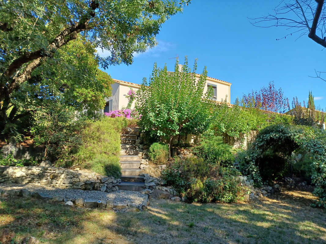 Maison à SAINT-CLEMENT-DE-RIVIERE