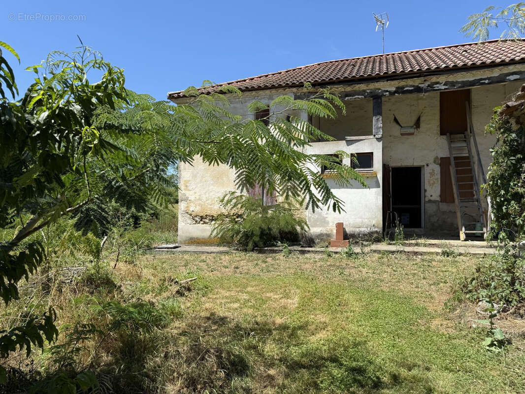 Maison de campagnes avec dépendances à rénover sur 4.8ha proche de Gondrin - photo 5