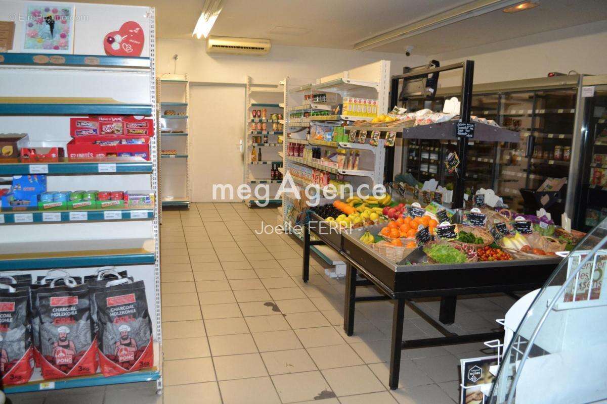 Commerce à MONTLAUR