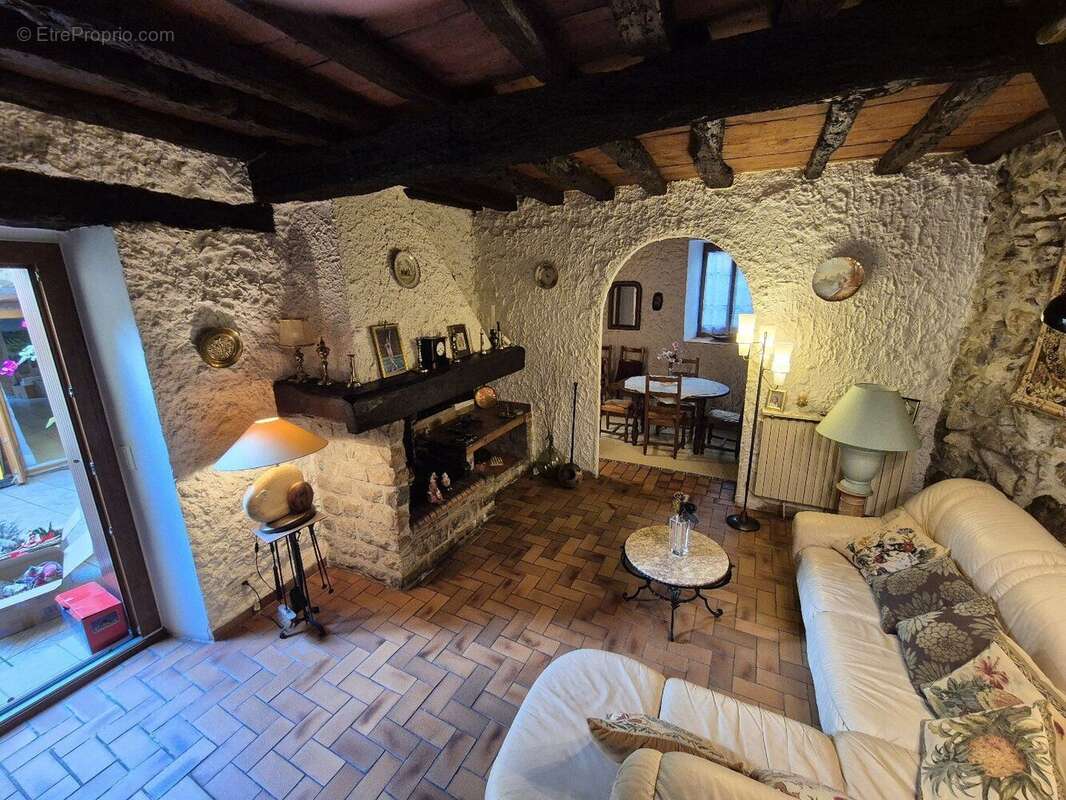 Maison T7 de 180 m² avec patio et jardin - photo 16