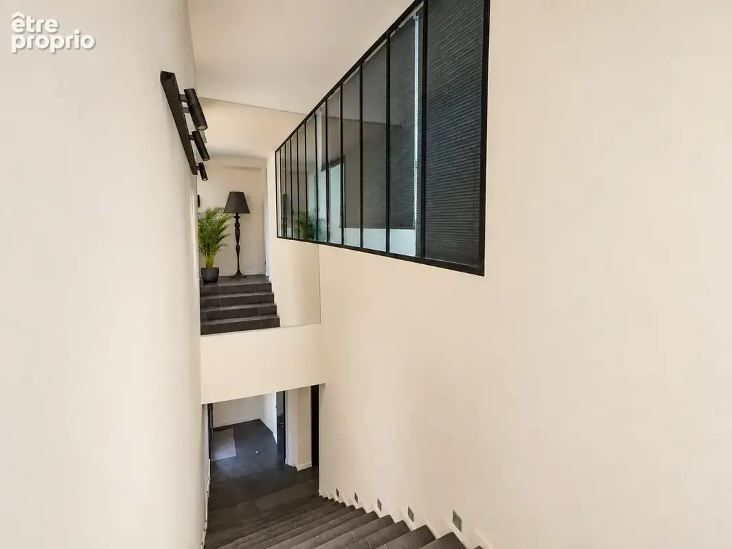 Vienne : villa d'architecte env. 180 m2 + garage, terrasse et piscine - photo 18