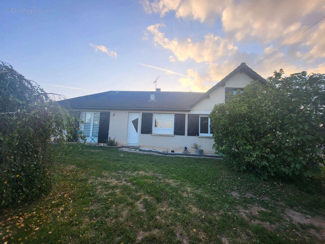 Maison à VILLETHIERRY