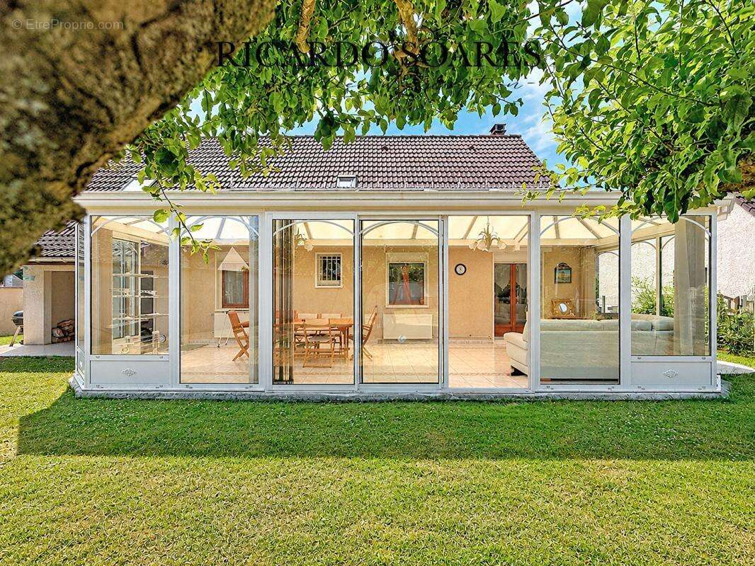 60940 angicourt - maison familiale 149m² / 5 chambres / veranda 40m² / sous-sol total + garage / terrain 673 m² - photo 3