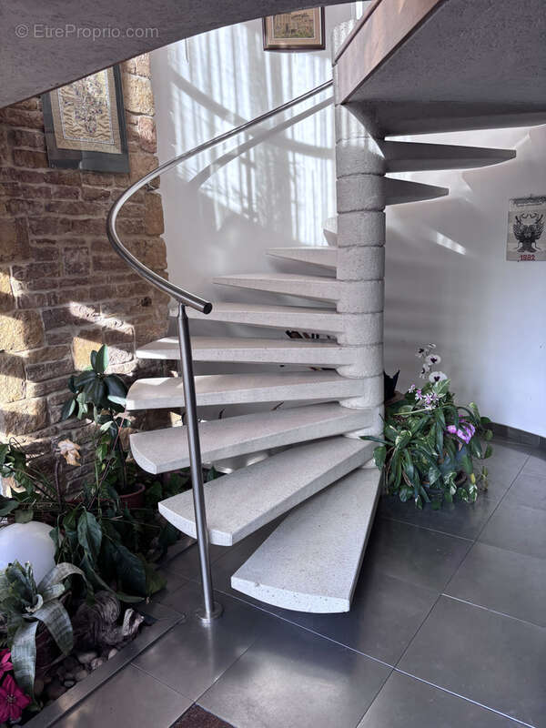 Maison à SAINT-CYR-AU-MONT-D'OR