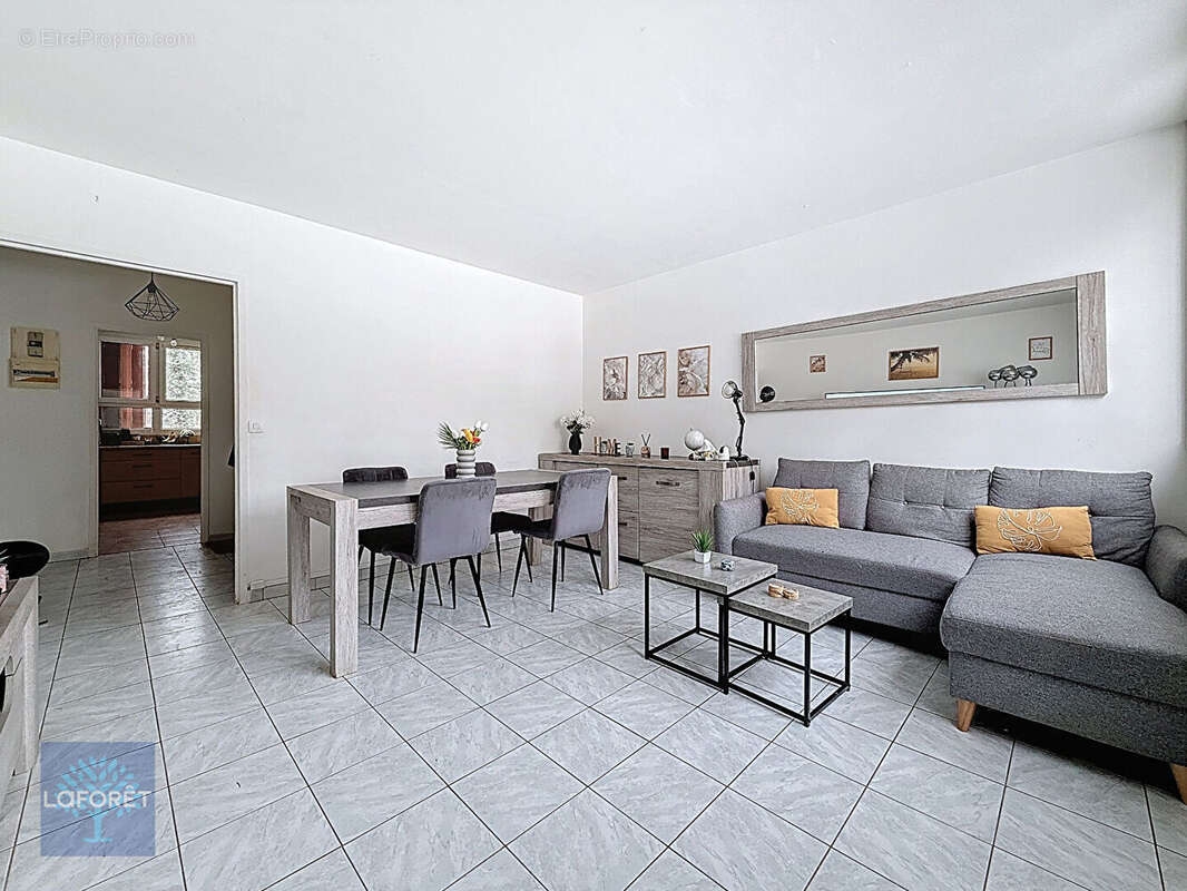 Appartement à SAINT-MICHEL-SUR-ORGE