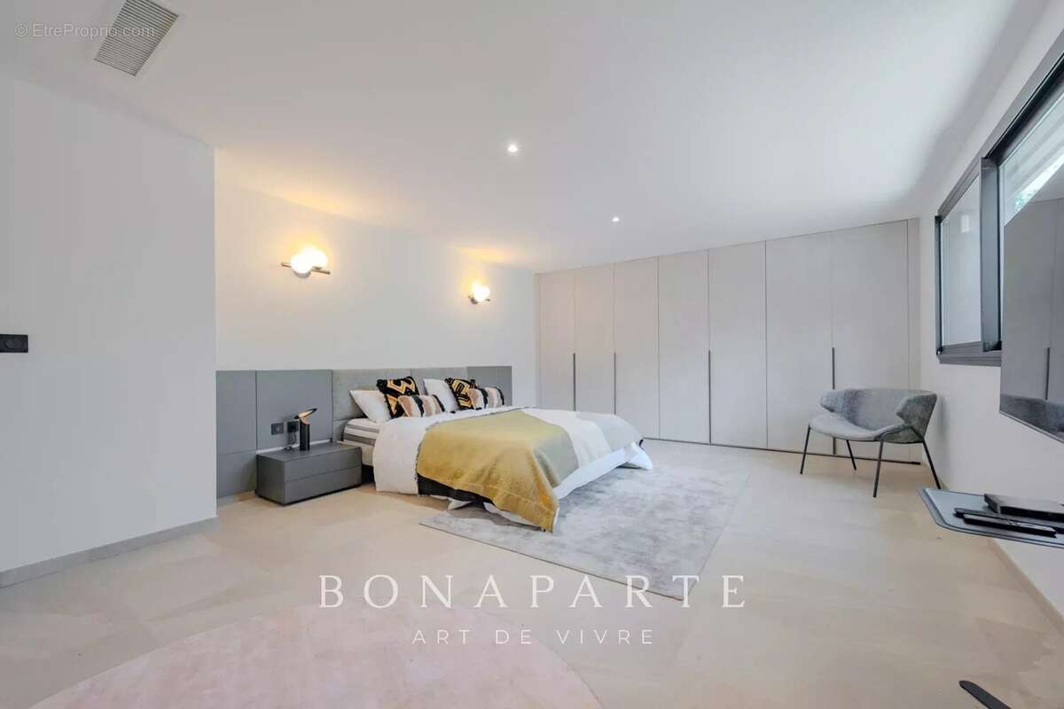 GASSIN - SAINT-TROPEZ Exclusivité : Magnifique villa-appartement en duplex avec très belle vue merUSIVITE : Magnifique "villa ap - photo 30