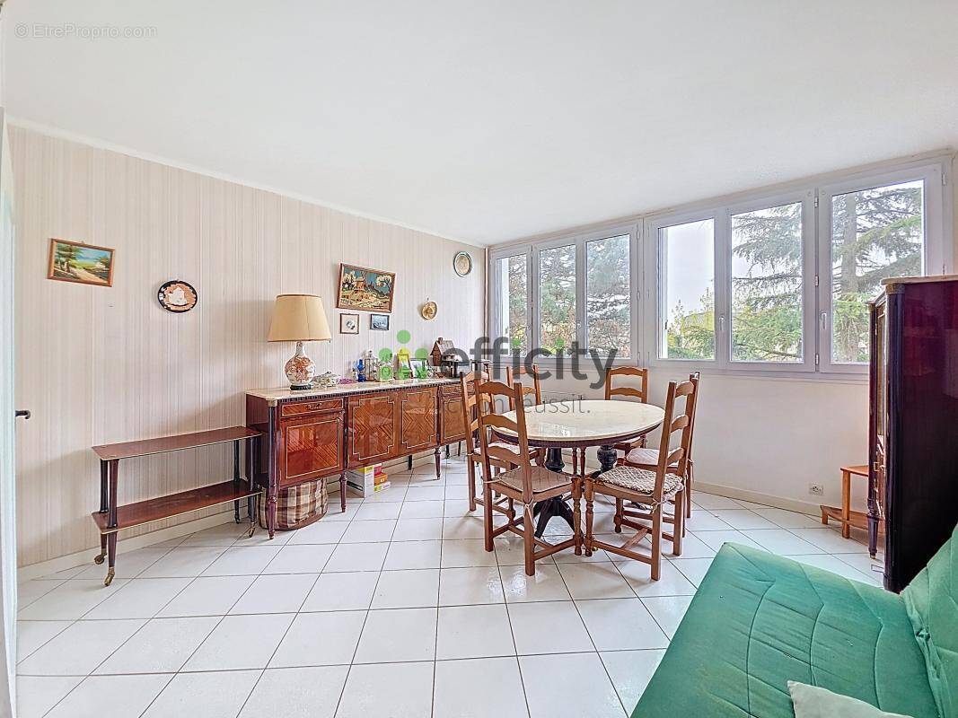 Appartement à LE PLESSIS-TREVISE