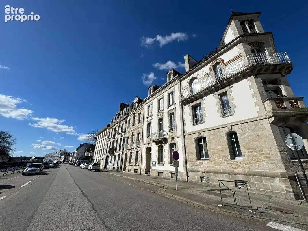 Dernier etage avec ASCENSEUR sur les Quais - photo 11