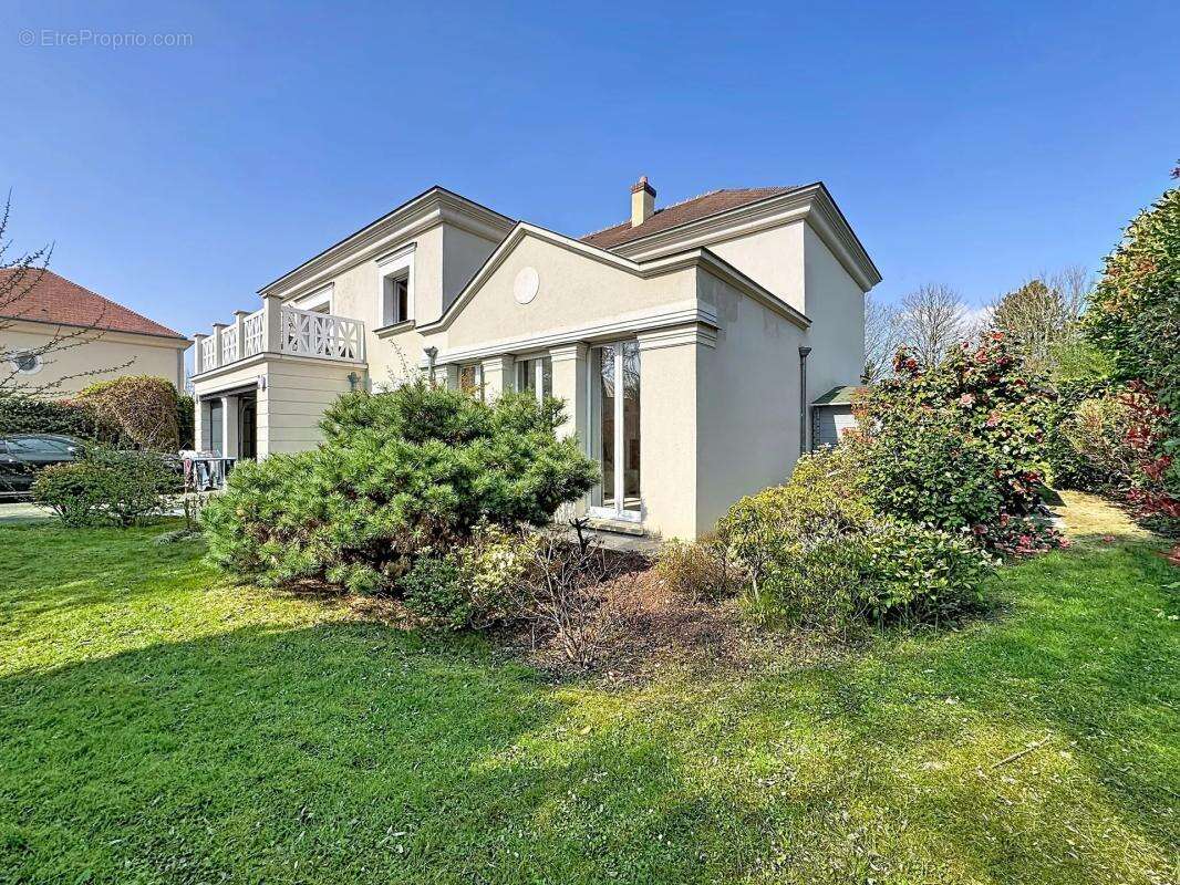 Maison à BAILLY-ROMAINVILLIERS