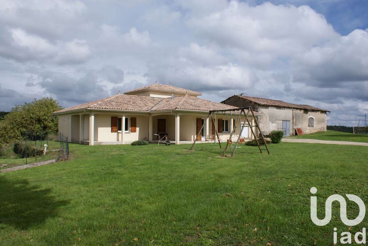Maison 158 m² à Chepniers  - photo 4
