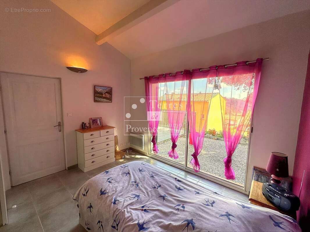 Maison à ARTIGNOSC-SUR-VERDON