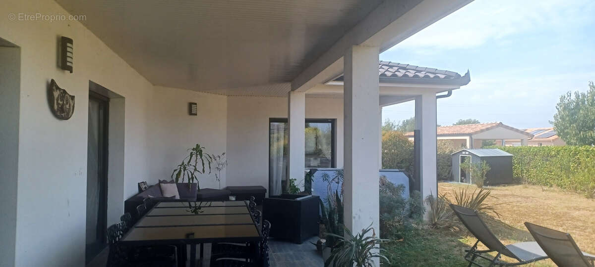 Maison de construction traditionnelle ultra moderne F5/F6 de 145m2 habitable de 2017 sur 1000m2 de terrain clo - photo 7