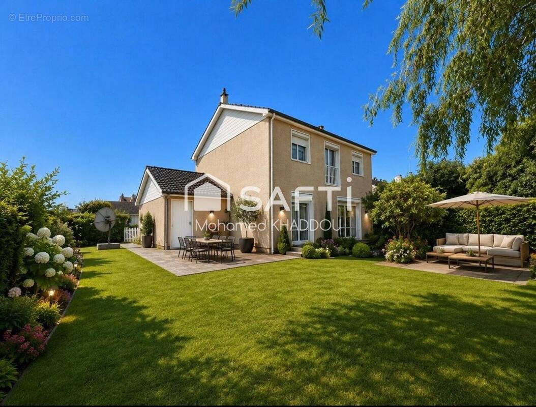 Photo 1 - Maison à LE MESNIL-SAINT-DENIS