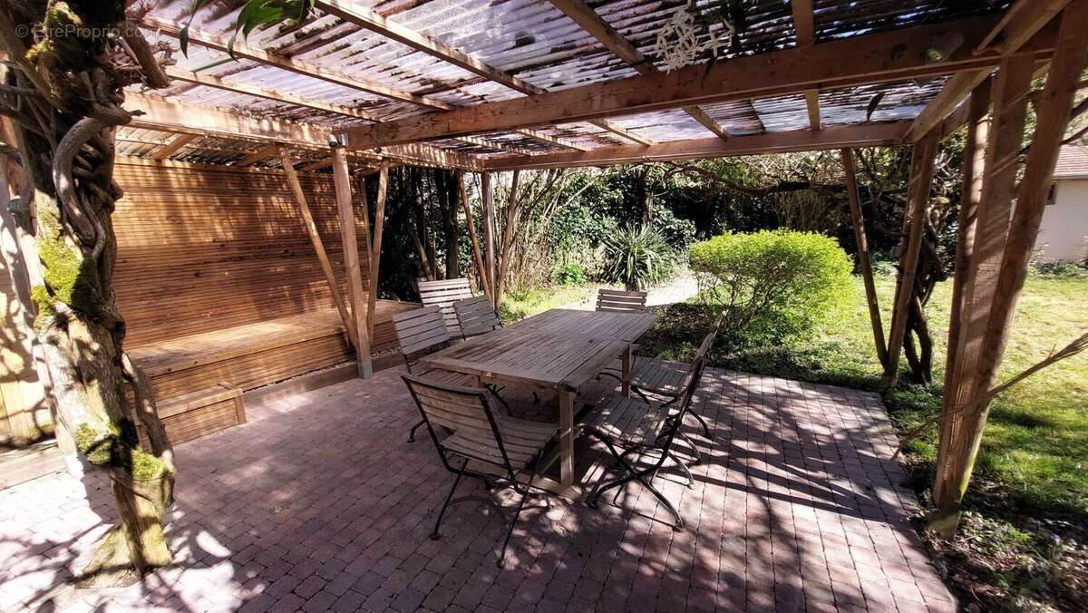 Maison à AINAY-LE-CHATEAU