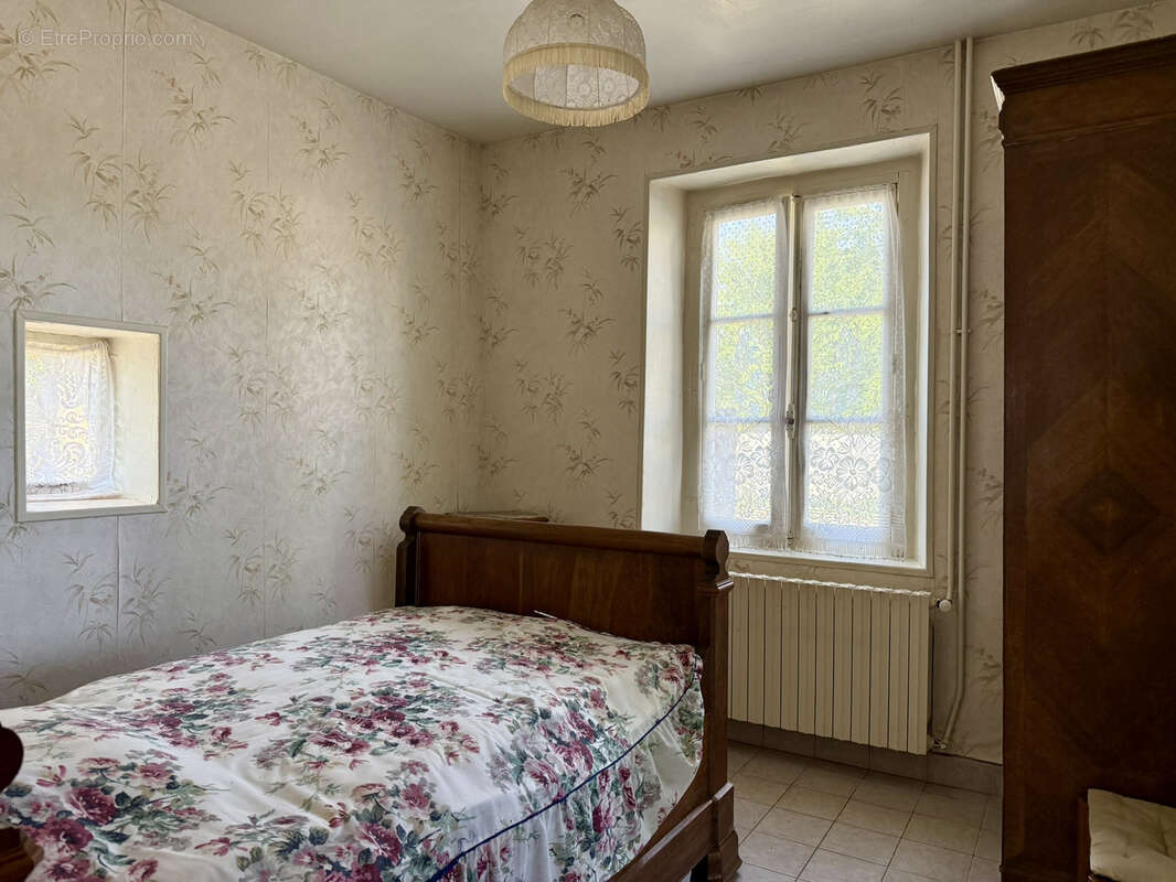 CHAMOY - Maison d'habitation 80m2 et dépendances sur un terrain de 4000m2 - photo 5