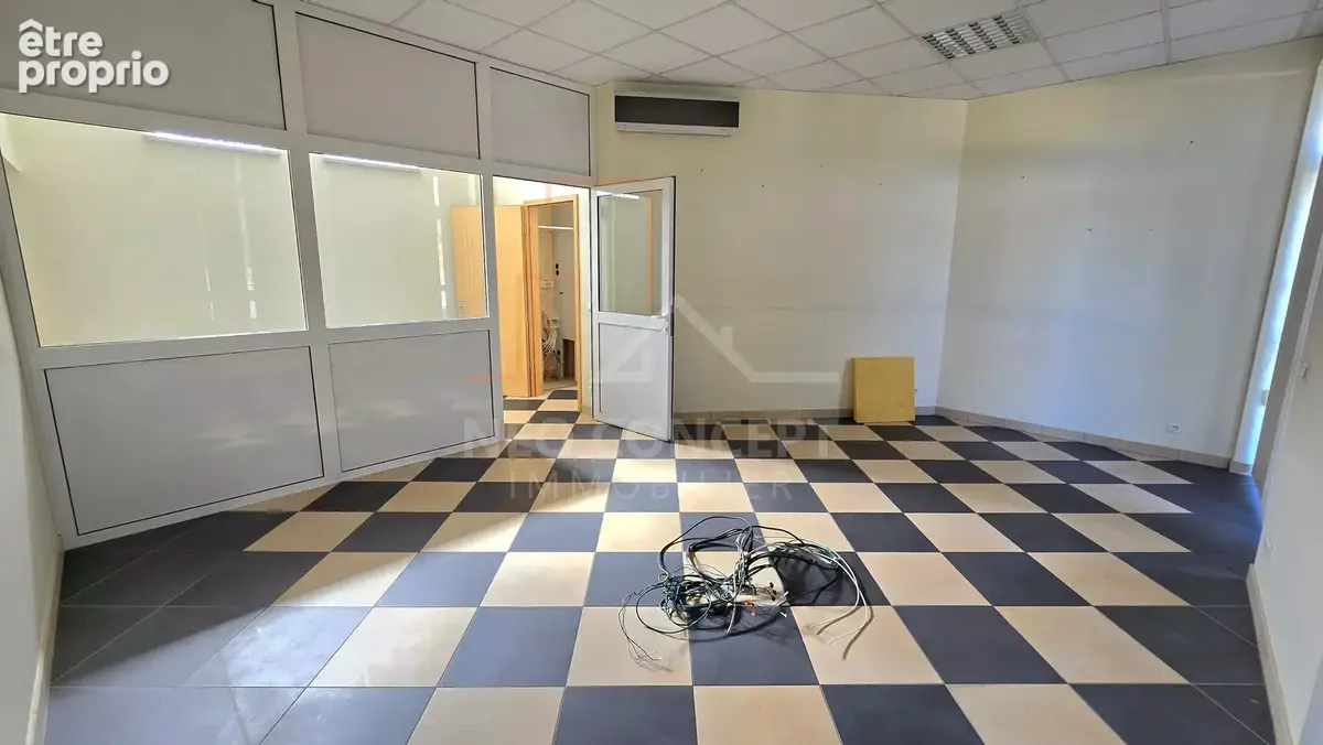 -- Locaux commerciaux avec entrepôt -- - photo 8