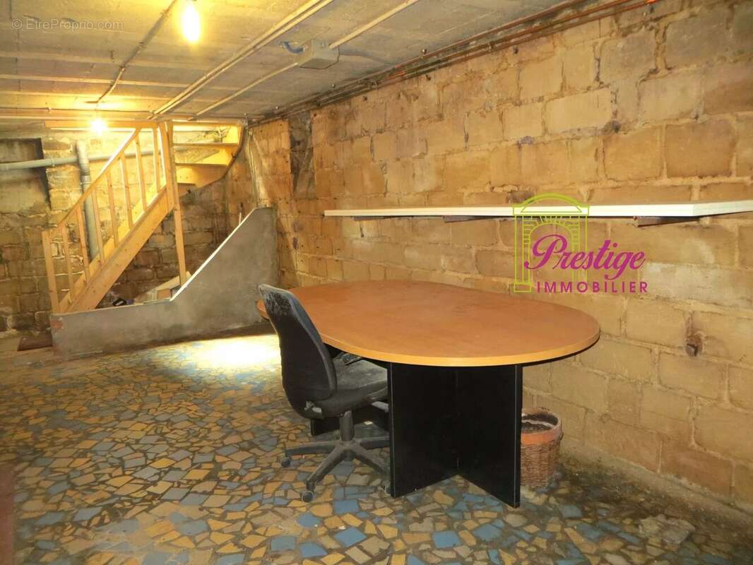 Commerce à LE MESNIL-LE-ROI