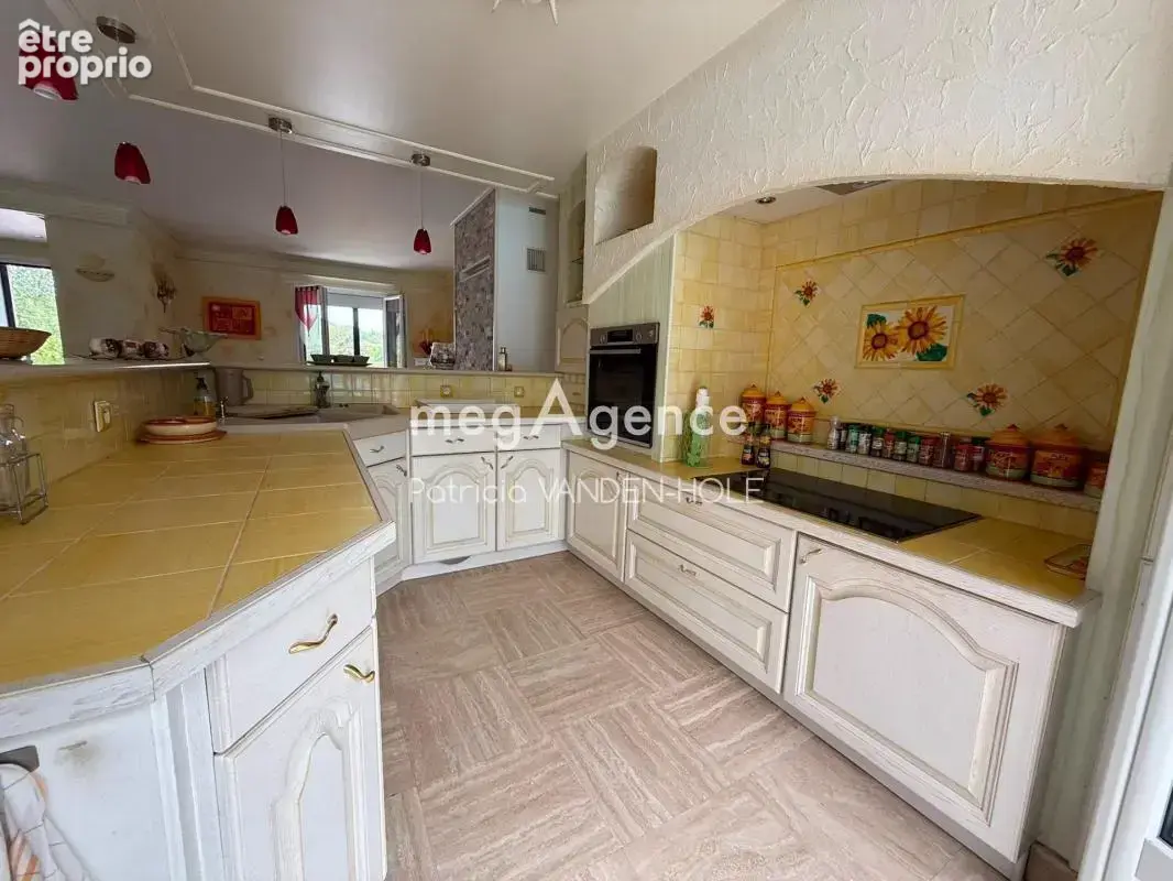 Villa avec piscine couverte à 1h de Paris , vendu avec le mobiliers , prestations récentes - photo 6