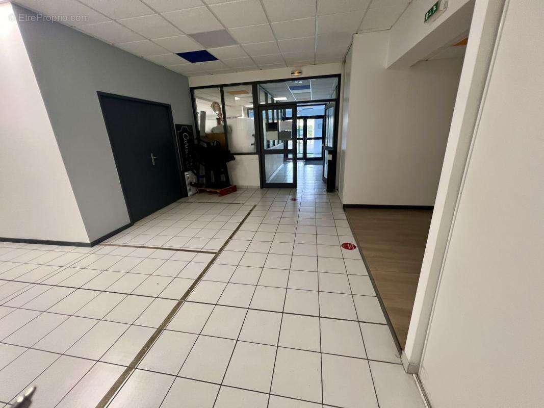 Commerce 4090 m² à Vertou  - photo 3