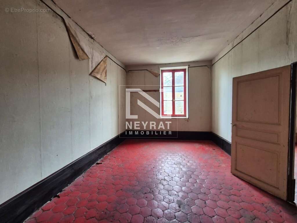 Maison à SAINT-SERNIN-DU-PLAIN