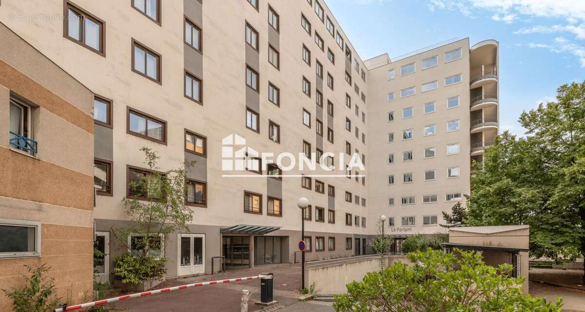 Caluire saint-clair – studio dernier etage avec place de parking  idéal investisseur - photo 6