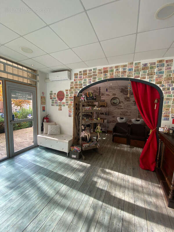 Commerce à CARNOUX-EN-PROVENCE