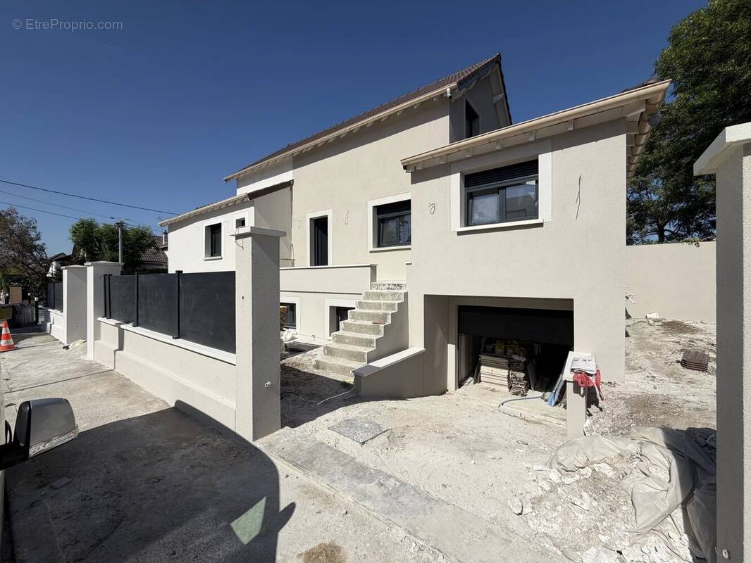 Maison à SARTROUVILLE