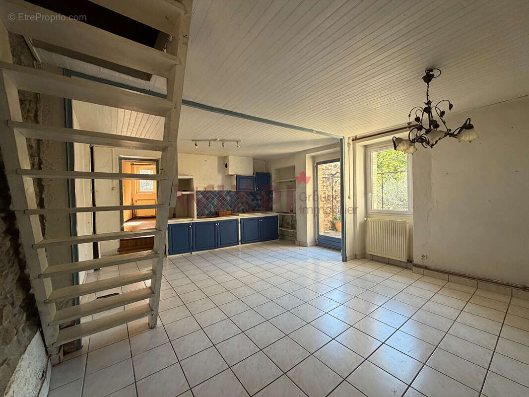 Maison à CHARMES-SUR-RHONE