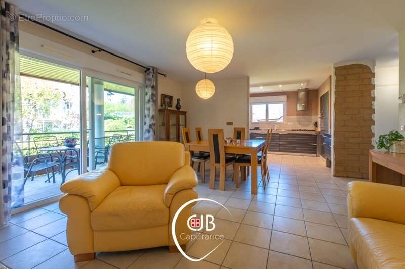 La Roche Sur Foron (74800): Appartement 3 pièces, 1 balcon, 2 terrasses et garage - photo 8