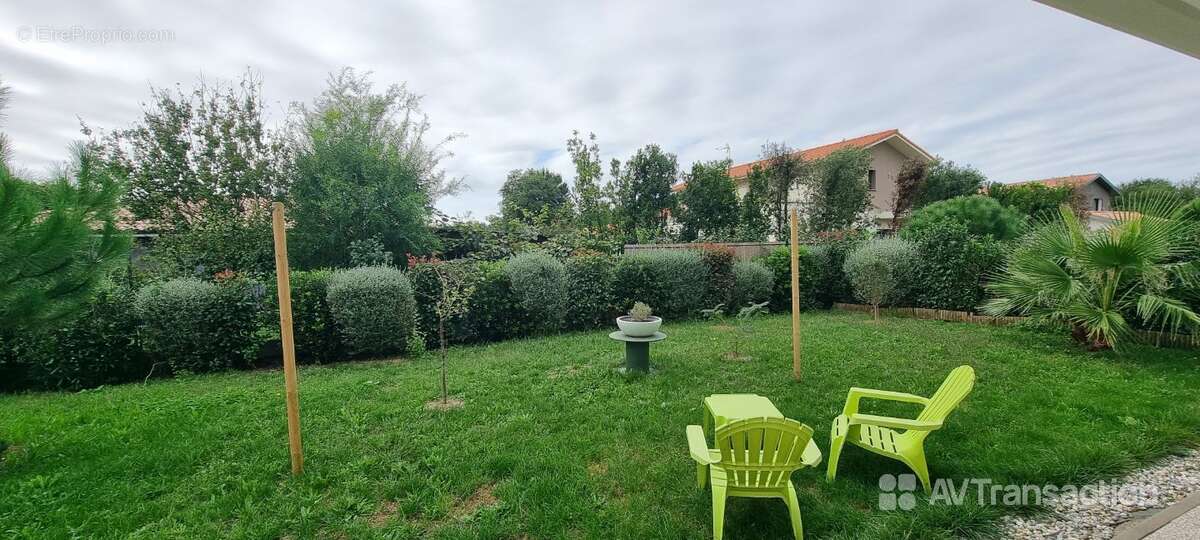 Appartement à ANGRESSE