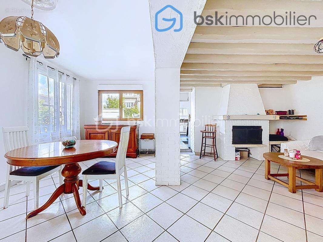 Maison à SAINT-ETIENNE-DU-ROUVRAY