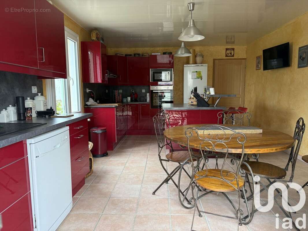 Maison 201 m² à Prin-Deyrancon  - photo 4
