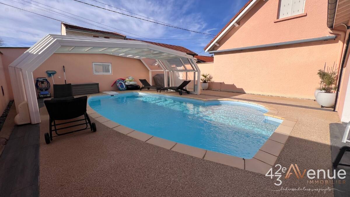 Maison à SAINT-GENEST-LERPT