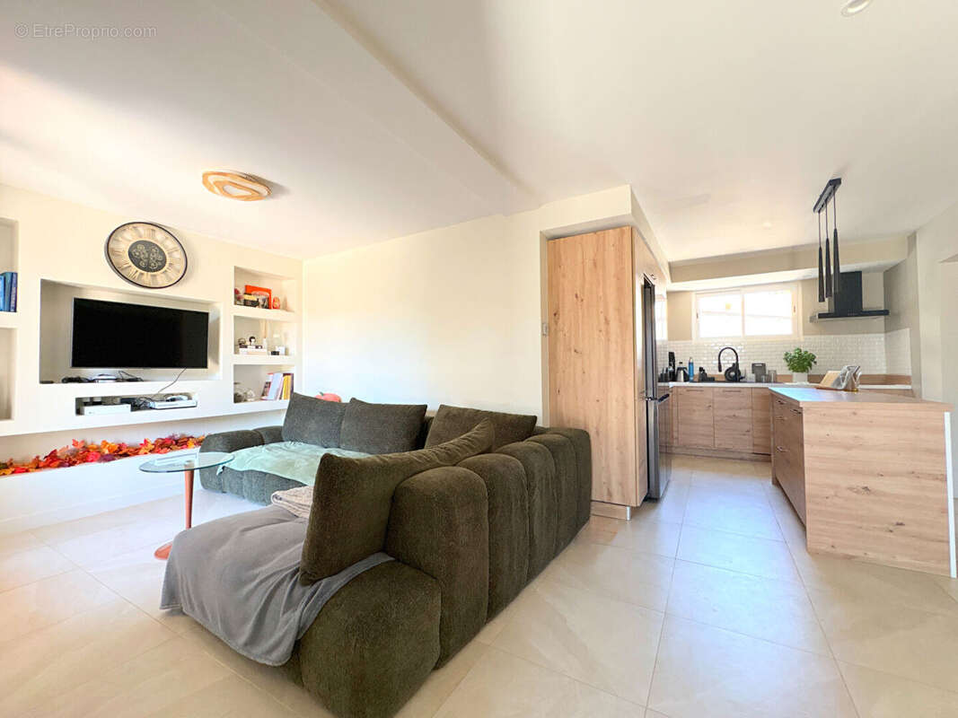 Maison à LE PUY-SAINTE-REPARADE