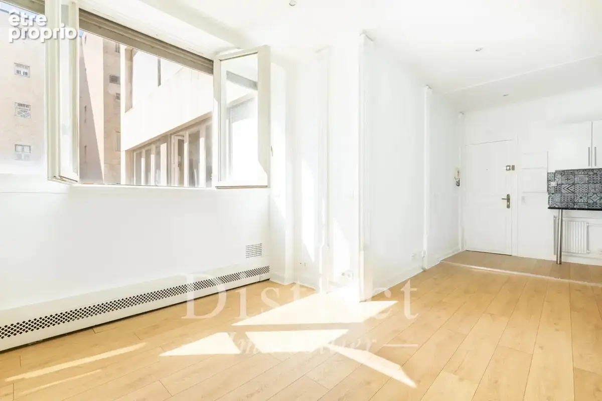 Triangle d'Or / Av Montaigne. Appartement de 28m² plein sud! - photo 2