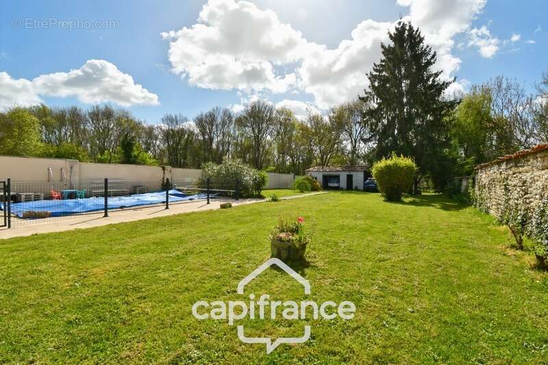 Maison à vendre 5 pièces TORXE (17) avec jardin clos de 1000m², garage et atelier - photo 2