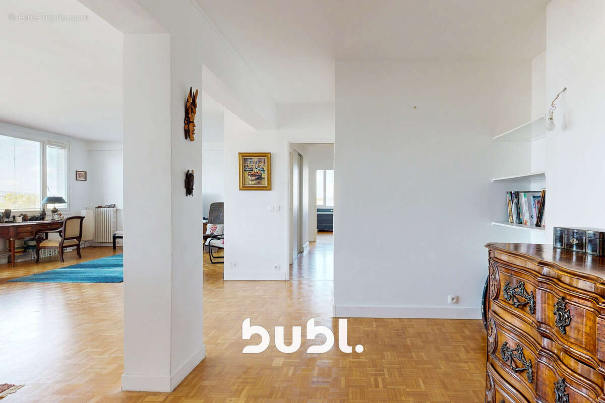 Appart. familial 132 m2   Volumes, luminosité et fort potentiel - Climatisation votée en AG - photo 3