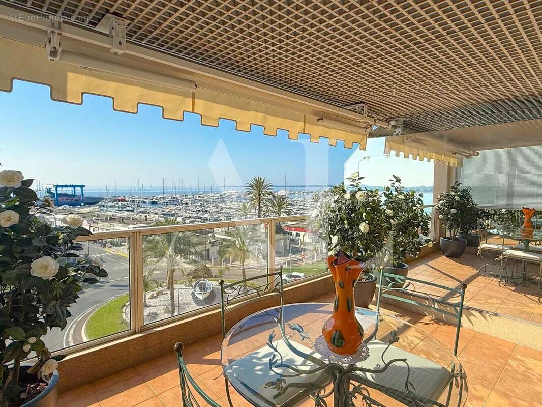 Appartement à VALLAURIS