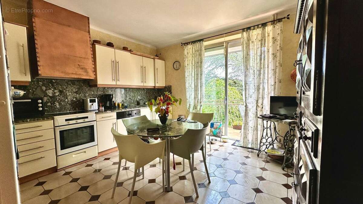 Maison à LUC-LA-PRIMAUBE