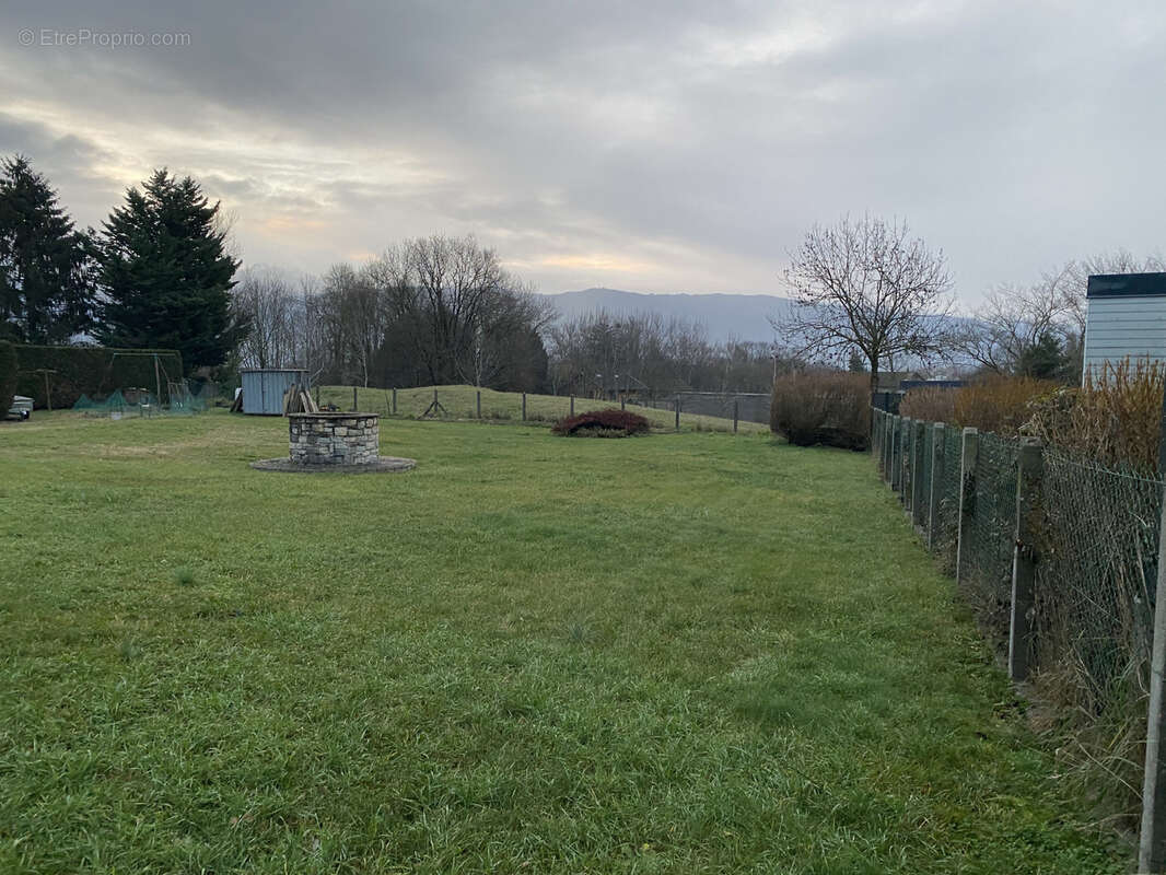 Terrain à LES MARCHES