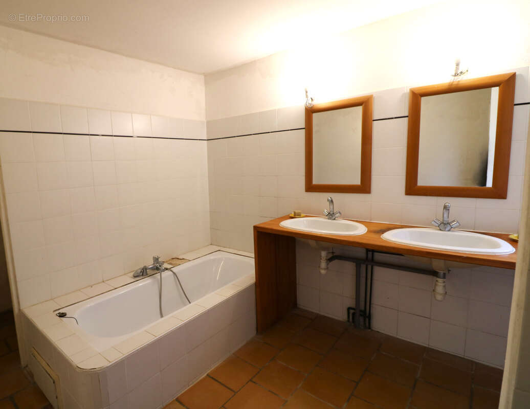 Maison à MONLEON-MAGNOAC