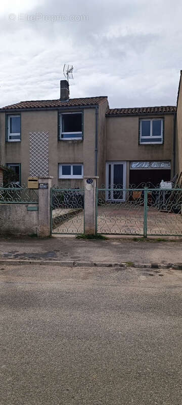 Maison à AZILLE