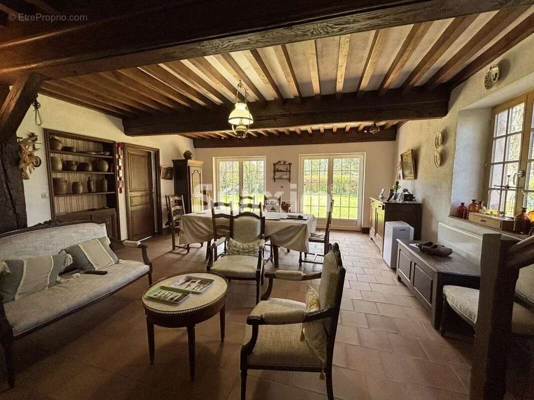 Maison à LA ROCHE-EN-BRENIL
