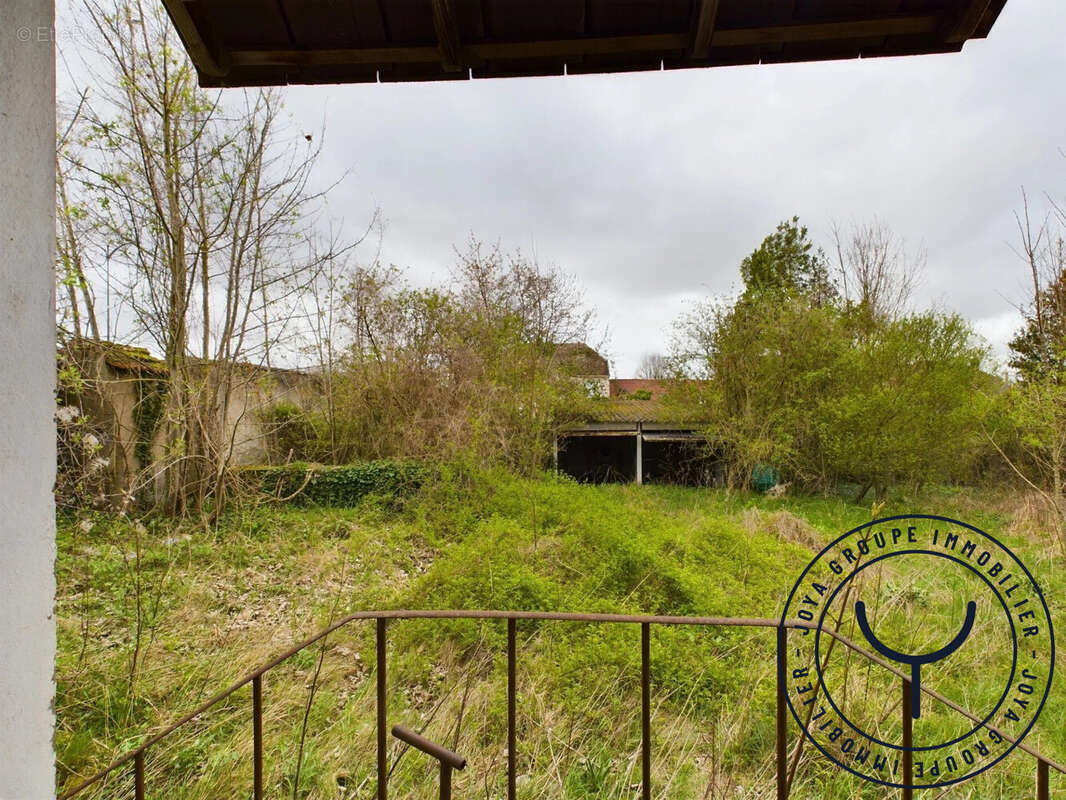 Maison à MAIZIERES-LA-GRANDE-PAROISSE