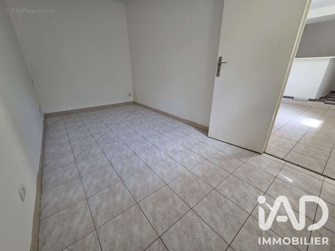 Photo 4 - Appartement à GENNEVILLIERS