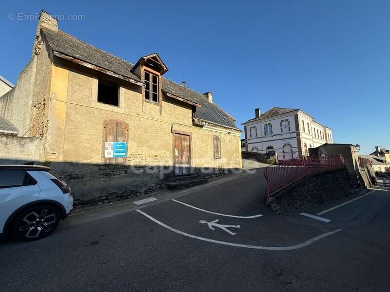 Maison ancienne avec grange et terrain - photo 2