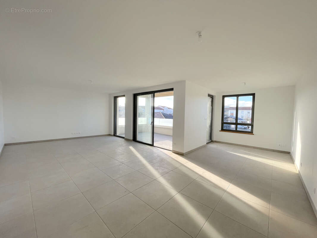 Appartement à CHARBONNIERES-LES-BAINS